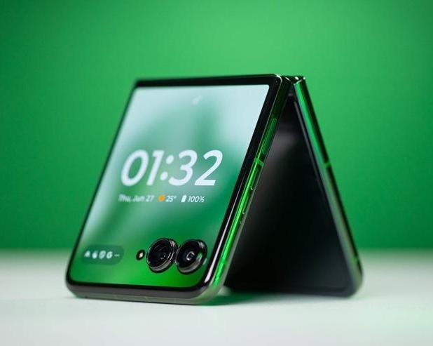 Маленькие телефоны возвращаются под броской маскировкой / Смартфоны и телефоны / iXBT Live